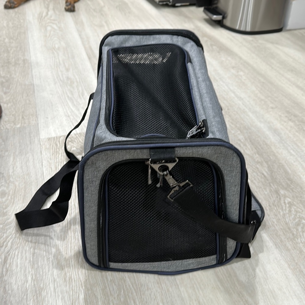 Size large pet carrier